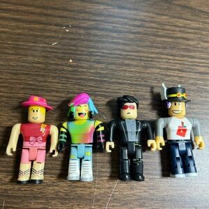Lot Of 4 Roblox Mini Figures Different Characters Video Game Toys